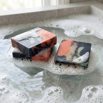 Aurora (Activated charcoal & Rose Clay)